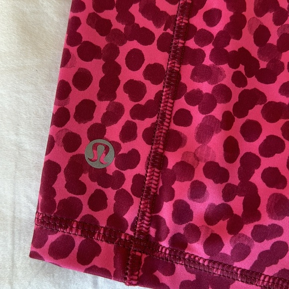 Women’s Pink Lululemon Short. Size 4 - Picture 3 of 6